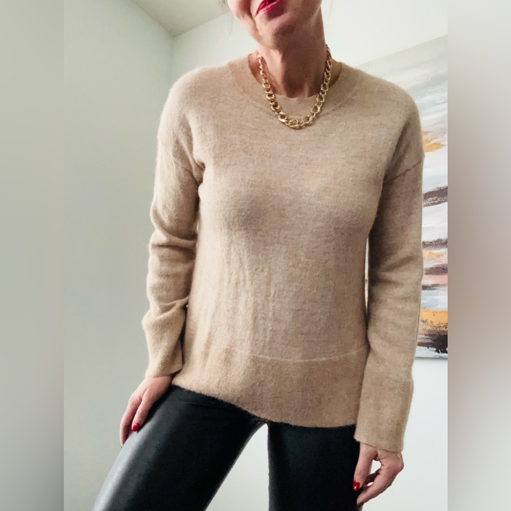 BANANA REPUBLIC Brushed Knit Sweater Medium - Picture 3 of 11